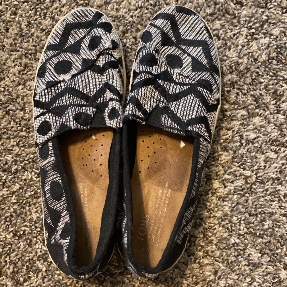 Toms black patterned slip one